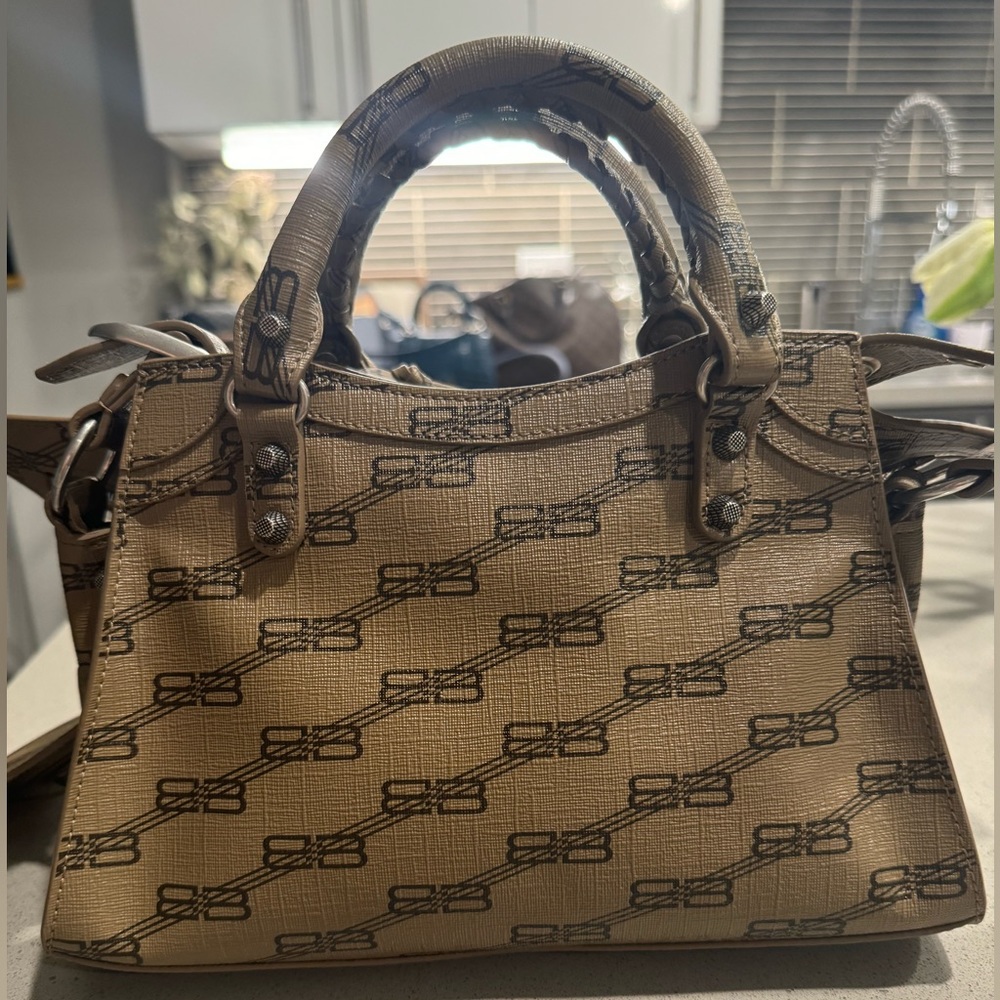 Balenciaga
Neo Cagole XS Monogram Shoulder Bag - Picture 4 of 8